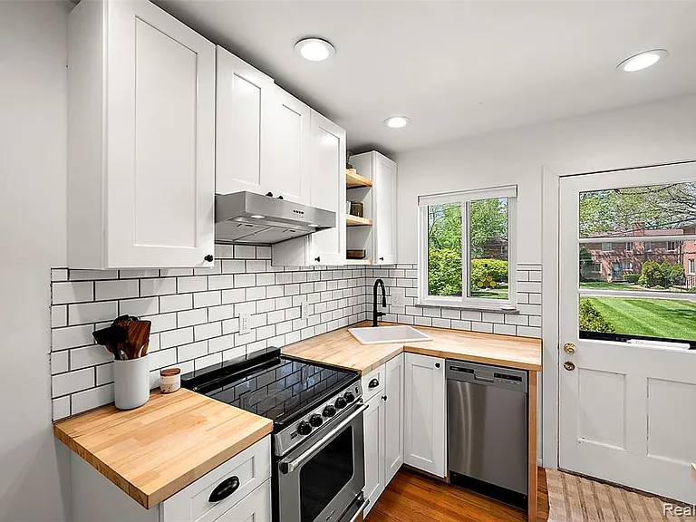1065 Wimbleton Dr — Photo 14