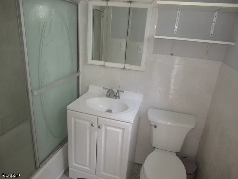 137 Thompson Ave — Photo 7
