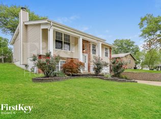 323 Turfwood Dr, Ballwin, MO 63021