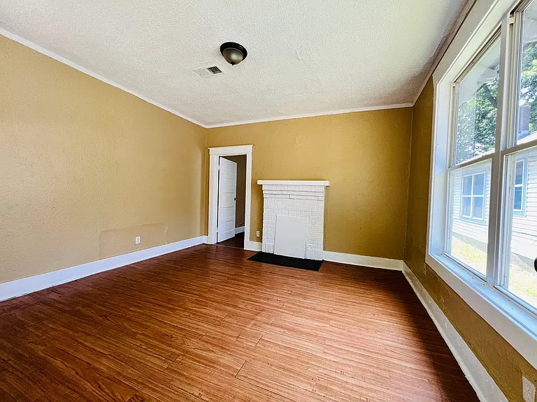 771 Saint Paul Ave — Photo 10