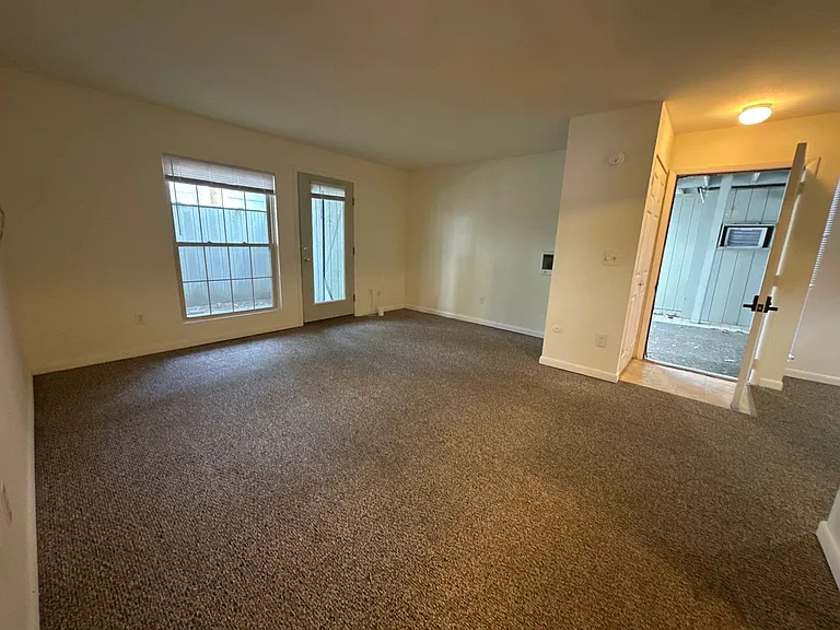 University Park Apartments near Cornell University — Photo 111