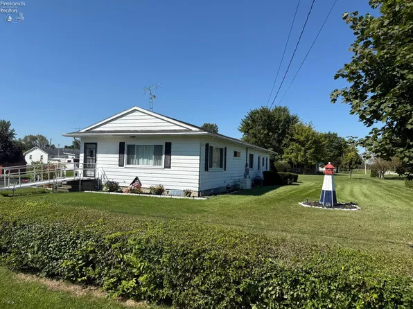 1284 E Lockwood Rd, Pt Clinton, OH 43452