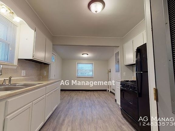 5th image of 26671 Elm St
