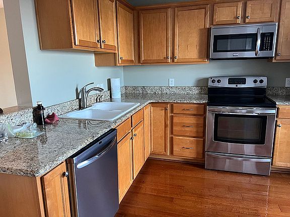 4th image of 724 Due West Ave N #8