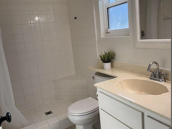 4th image of 2769 Laurie Ln