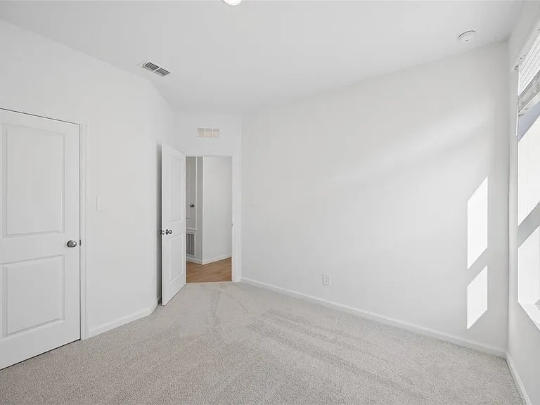 5087 Loggia Ln — Photo 8