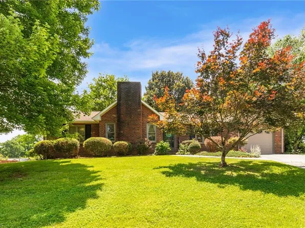 820 Big Tree Dr, Lewisville, NC 27023