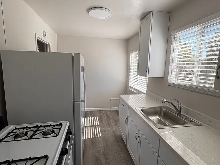 524 Carpenter St — Photo 8