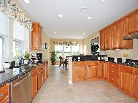 5th image of 176 Carly Ln