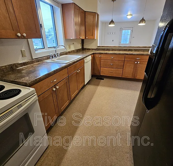 432 Colchester Ave — Photo 9