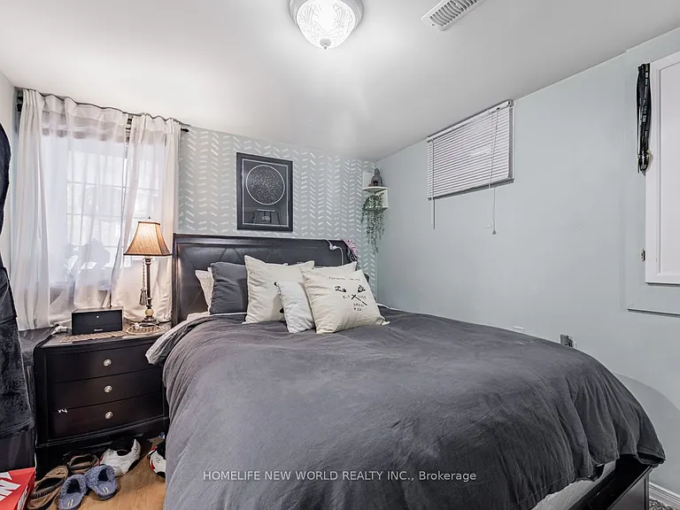 669 Woodbine Ave #LOWER — Photo 6