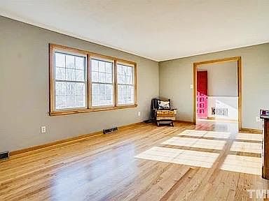 3rd image of 216 Dumont Dr