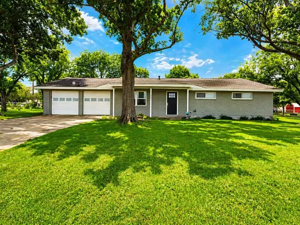 504 Pecan St, Crowley, TX 76036