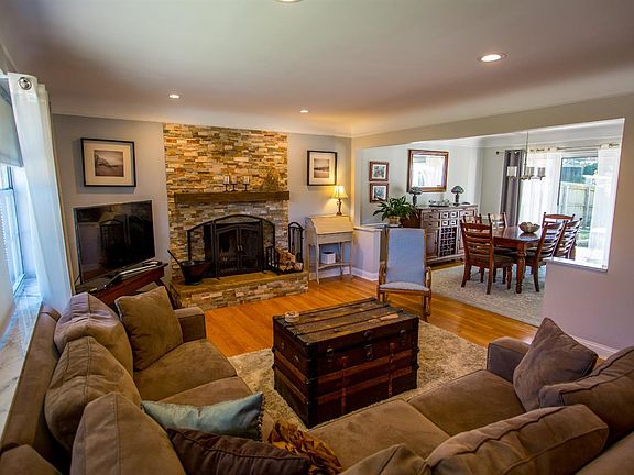 2nd image of 2627 Meadowmar Ln