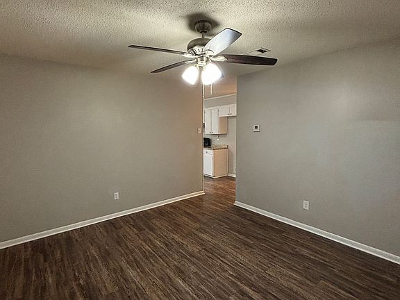 5th image of 32 Preston Ct