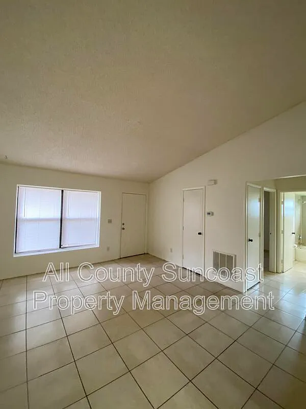 2 bed, 1.5 bath, $1,295 — Photo 2