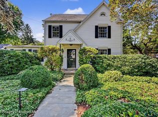 220 Holly Ln, Clarks Summit, PA 18411