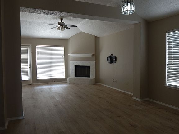 3rd image of 6009 Castanada Dr