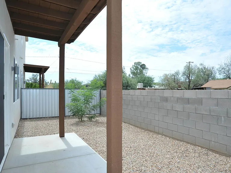 1218 E Blacklidge Dr — Photo 45