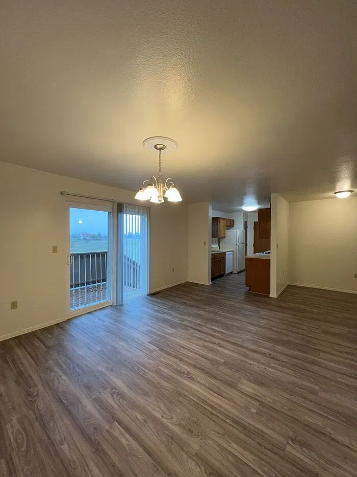 3 bed, 2.5 bath, 1455 sqft, $1,889 — Photo 4
