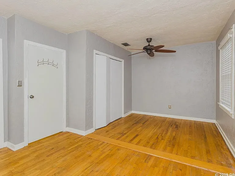 1206 NE 9th St — Photo 5