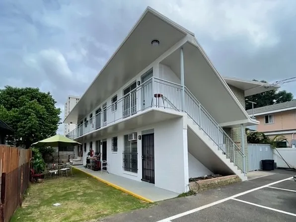 2710 Kaaha St, Honolulu, HI 96826