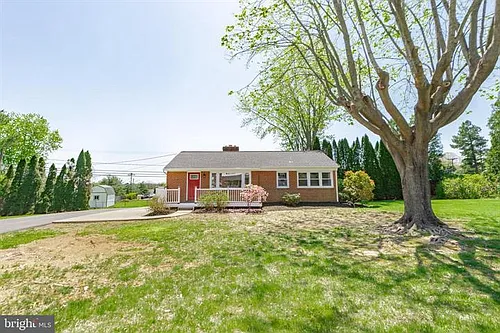 105 Meadow Rd Photo 1