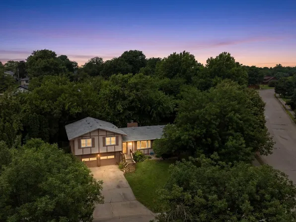 2013 Huntington Sq, Manhattan, KS 66503