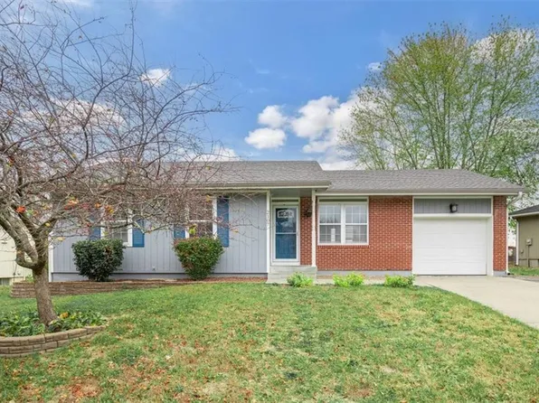 2107 S Shale Ridge Dr, Oak Grove, MO 64075