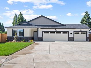 2745 Roberts Rd, Medford, OR 97504