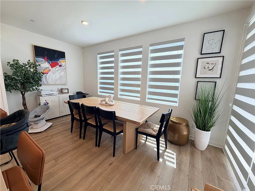 3 bed, 2.5 bath, 1718 sqft, $4,000 — Photo 4