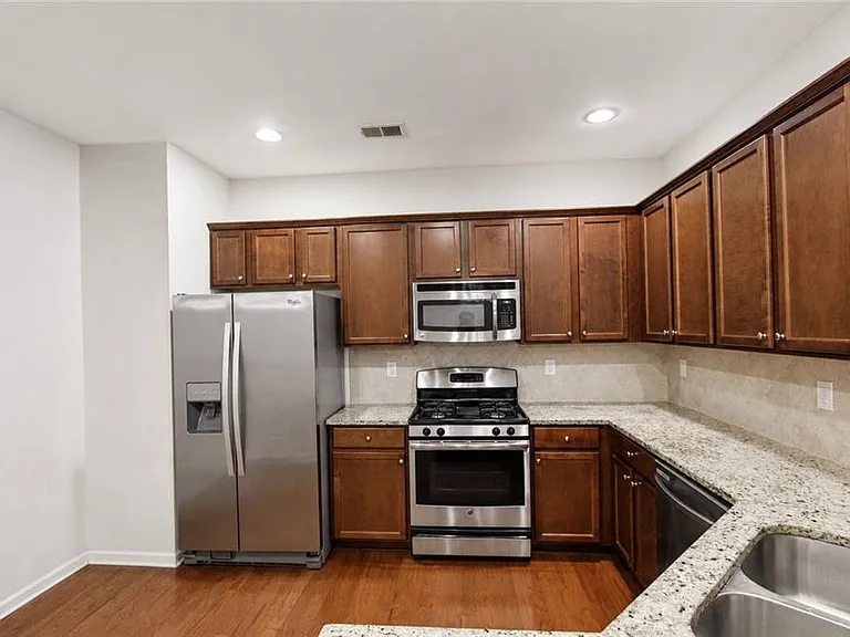 2132 Greencrest Cir — Photo 6