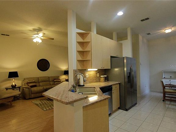 3rd image of 900 Wolf Creek St