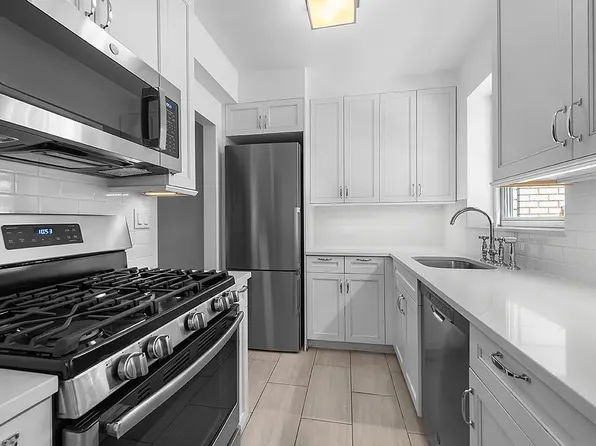 136 East 55th Street image 4 of 10