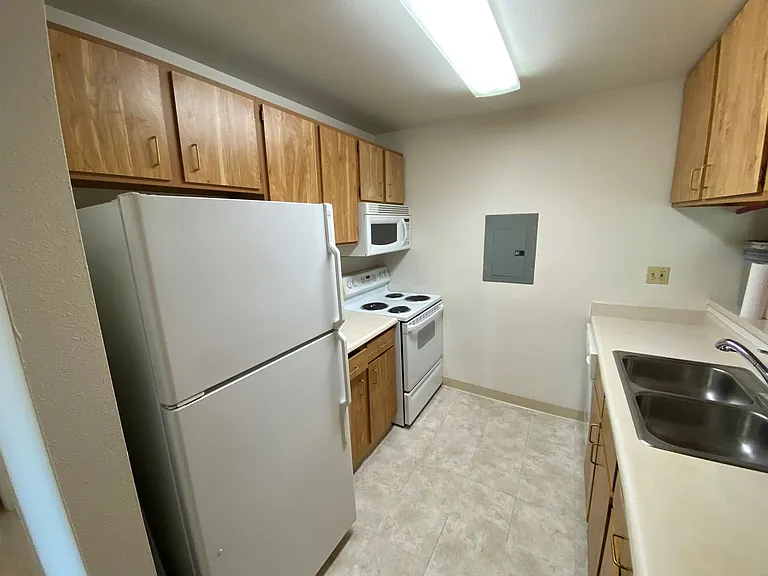 2 Captains Court Harbor House Drive 6 #4-914-5325 — Photo 5