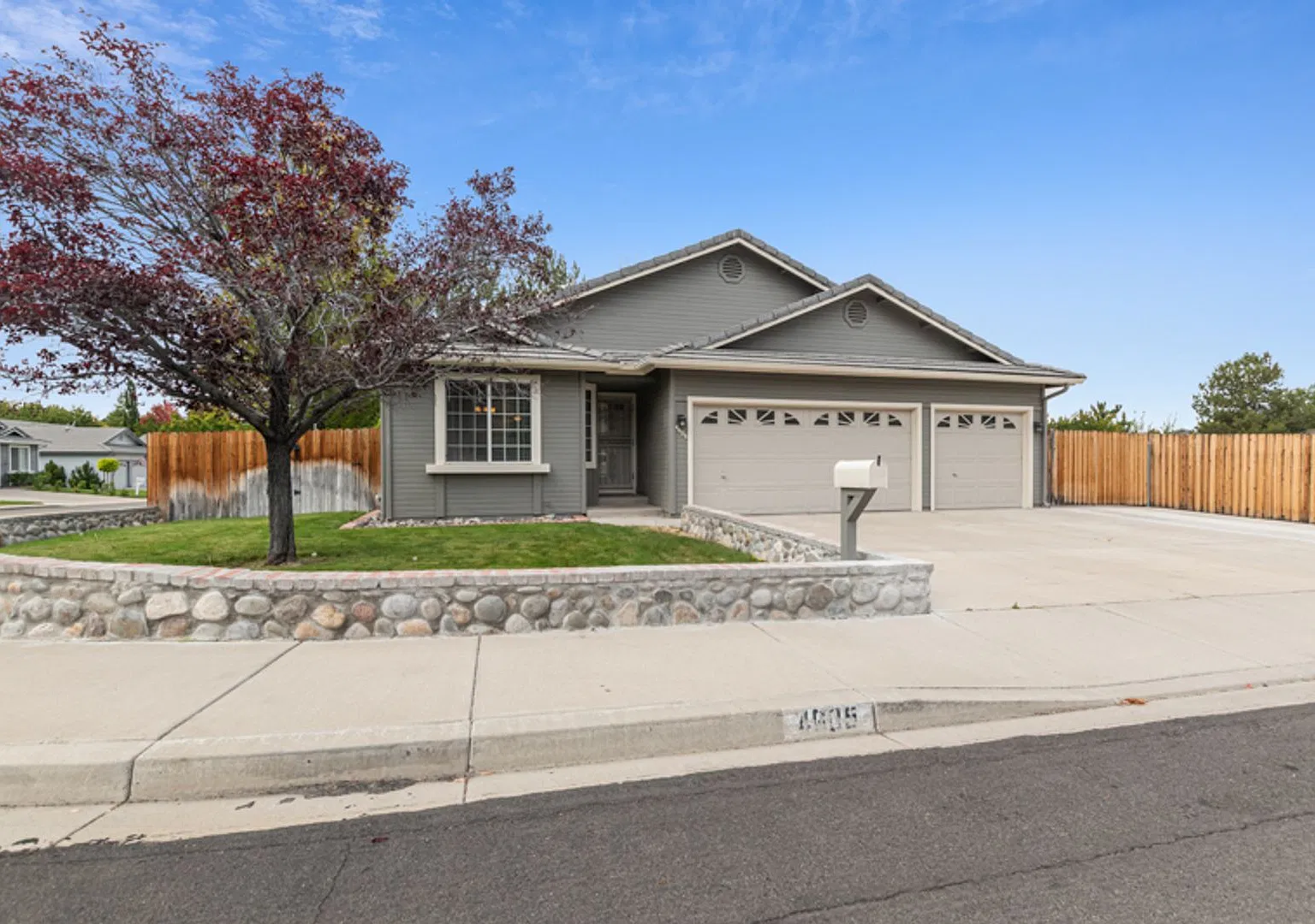 Sparks Home in the Vistas with RV Parking!! — Photo 1