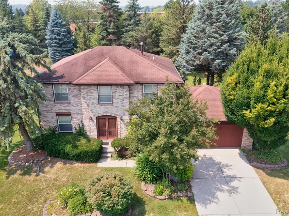 23823 Hickory Grove Ln, Novi, MI 48375