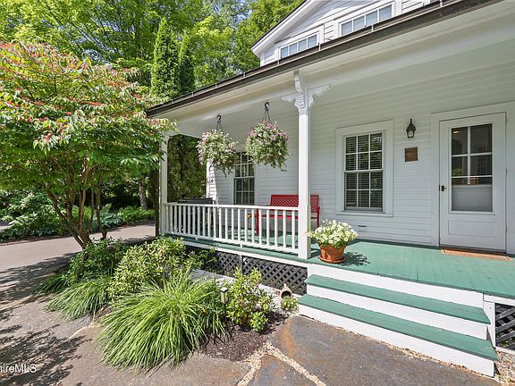5th image of 290 Great Barrington Rd