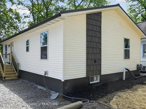 526 N Deerfield Ave, Lansing, MI 48917