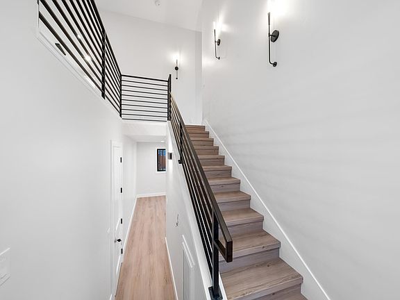 5th image of 1078 Reno Ave