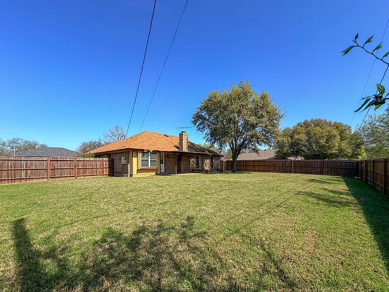 701 Daniels Dr — Photo 25