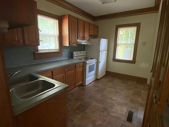 5th image of 106 N Race St