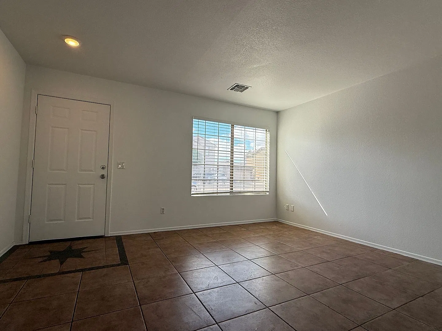 59th Ave & Broadway, single story 3 bed, 2 bath, lots of tile — Photo 3