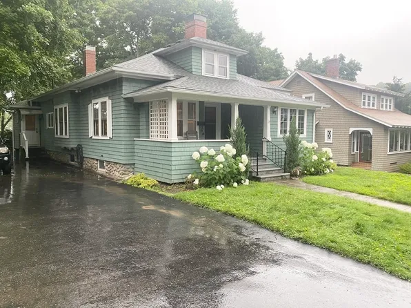 8 Iowa St, Worcester, MA 01602