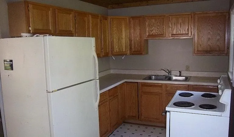6608 NW Prairie View Rd — Photo 3