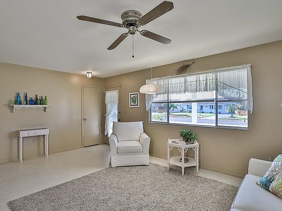 5th image of 711 Indian Wells Ave