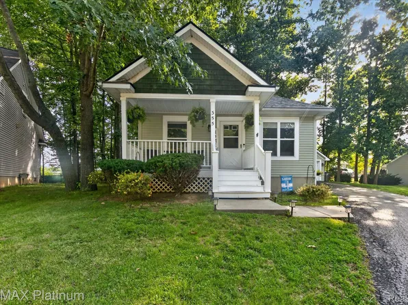 355 Springwell Ln, Howell, MI 48843
