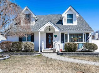 19 Salem Rd, Hicksville, NY 11801