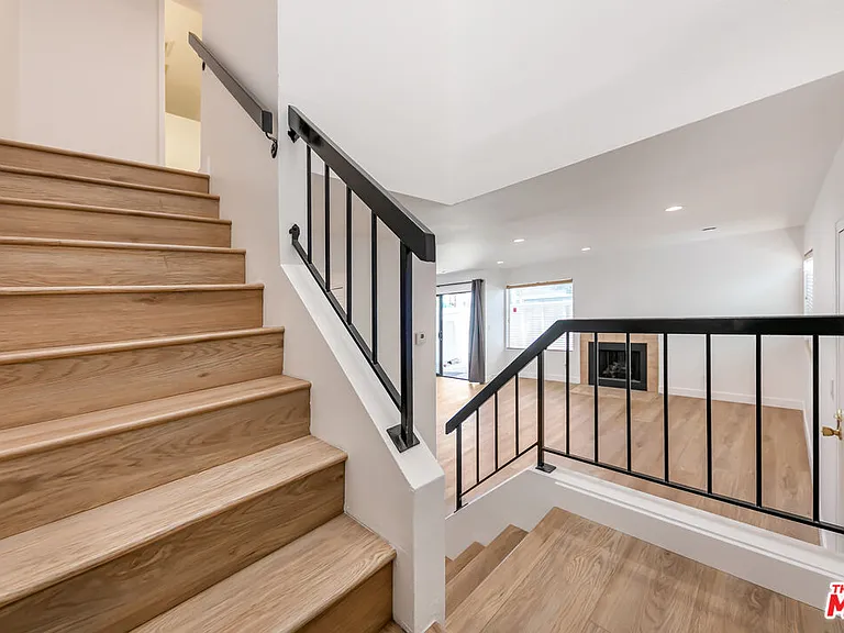 22135 Burbank Blvd #4 — Photo 19