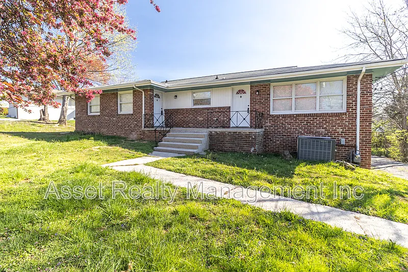 2 bed, 1.0 bath, 900 sqft, $1,395 — Photo 2
